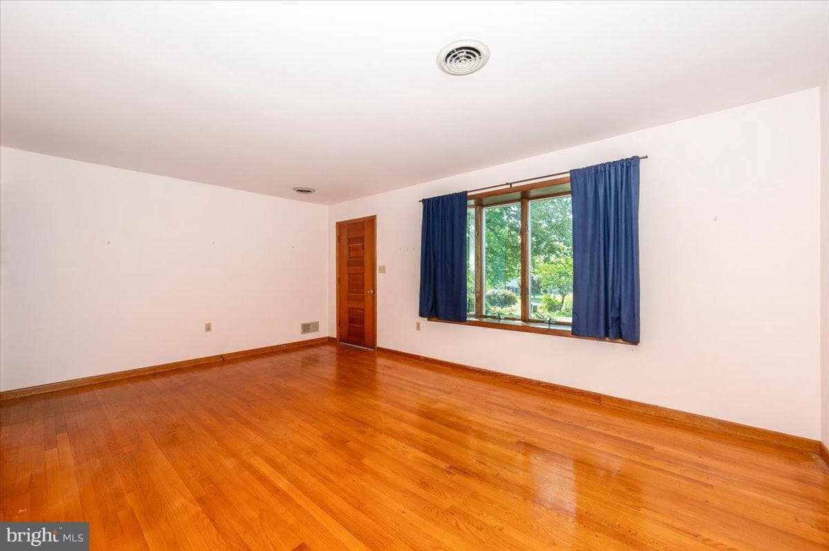 3901 Shadywood Court photo 4