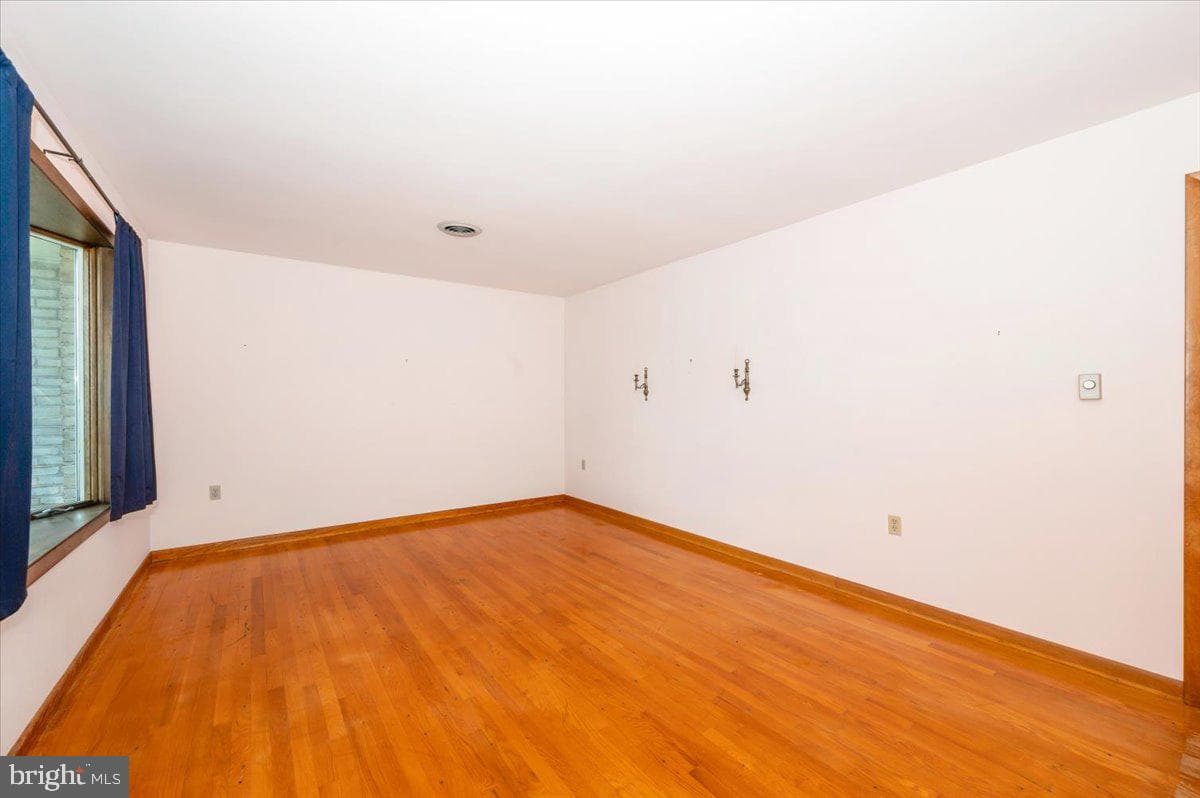 3901 Shadywood Court photo 5