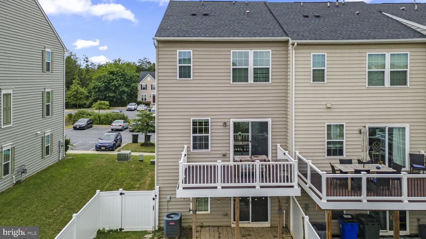 5758 Barts Way photo 3