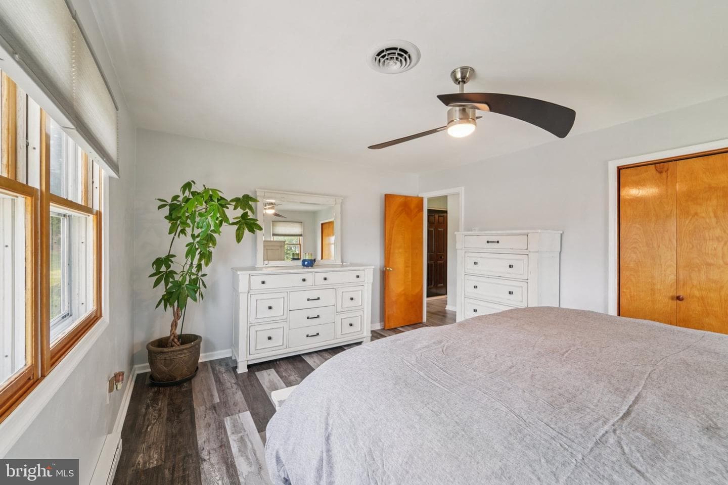 13714 Hillside Avenue photo 21