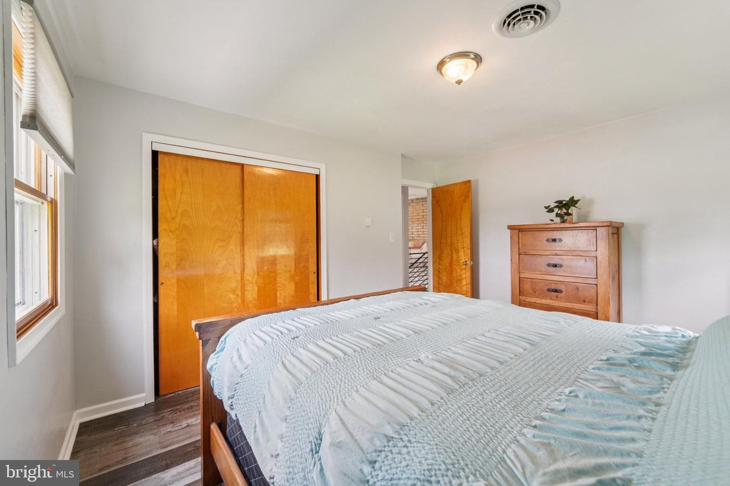 13714 Hillside Avenue photo 23