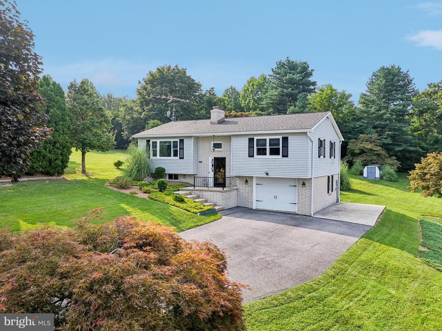 13714 Hillside Avenue photo 36