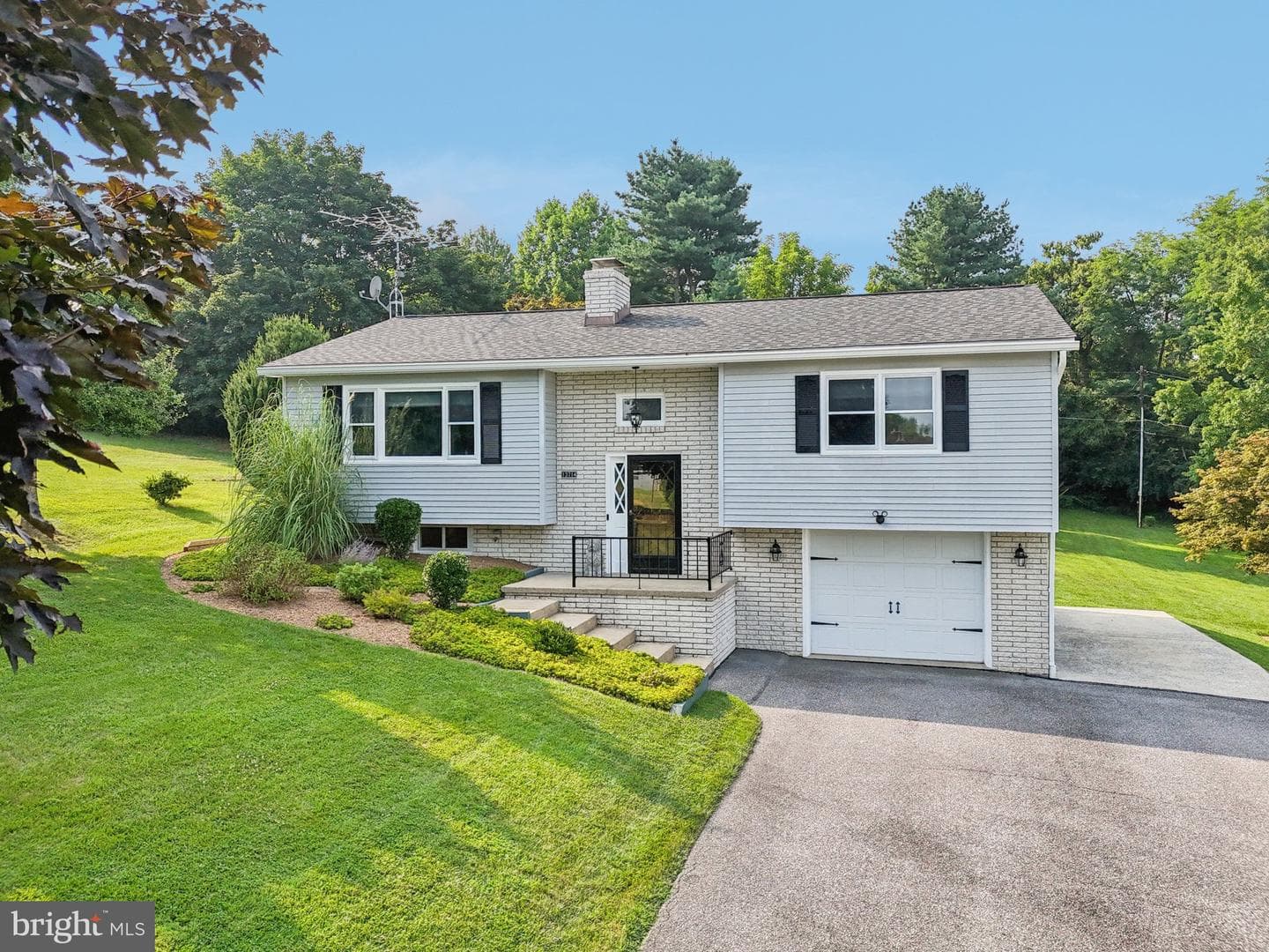 13714 Hillside Avenue photo 37