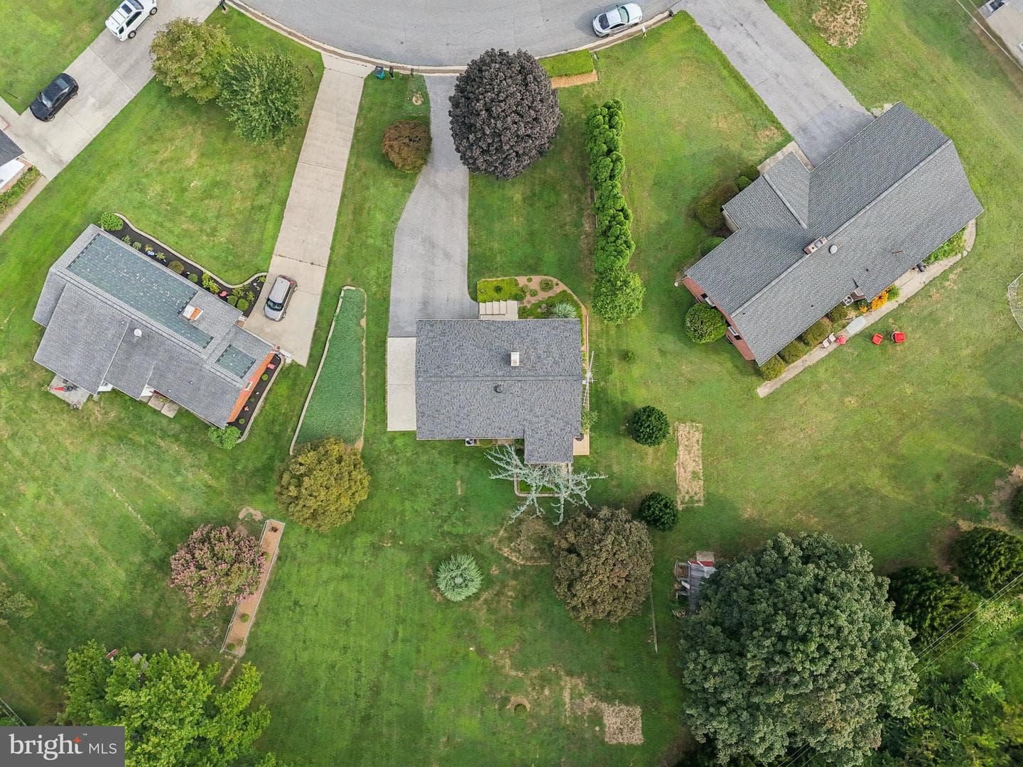 13714 Hillside Avenue photo 4