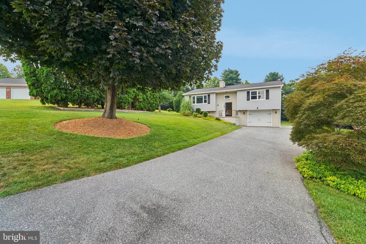 13714 Hillside Avenue photo 6