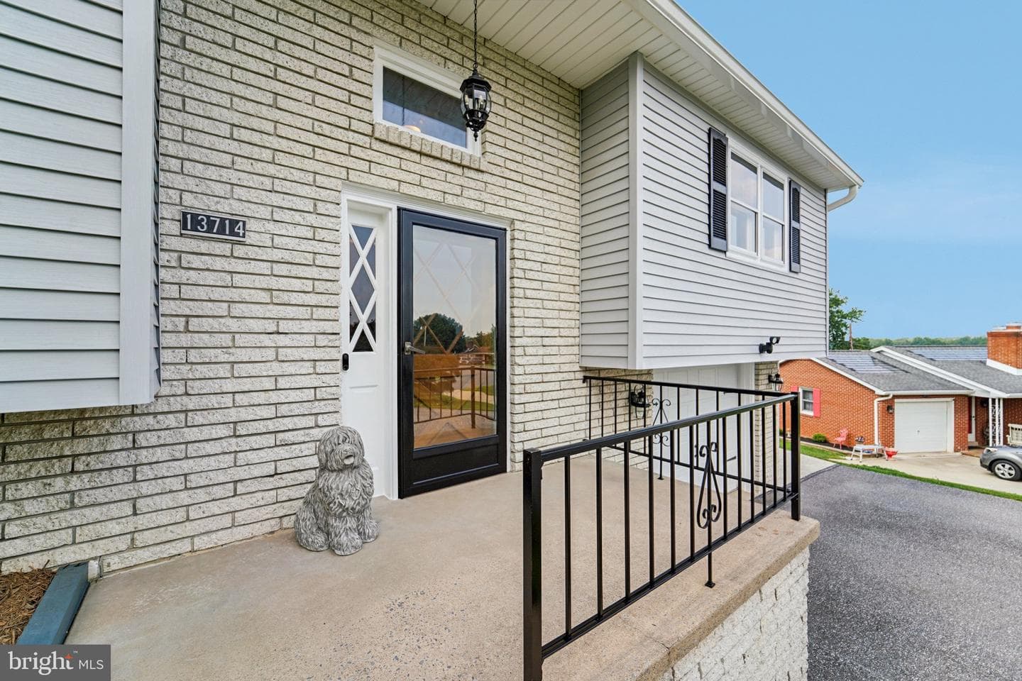 13714 Hillside Avenue photo 8