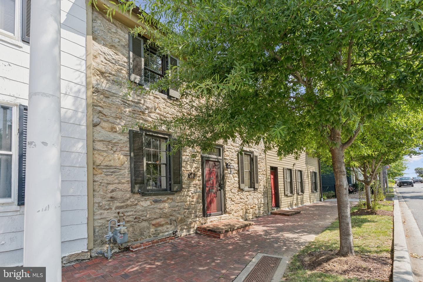 25 W Main Street photo 2