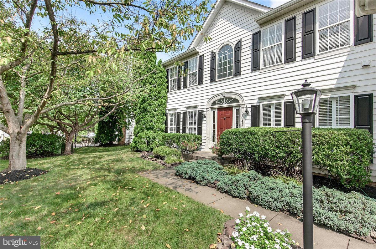 9047 Clendenin Way photo 3
