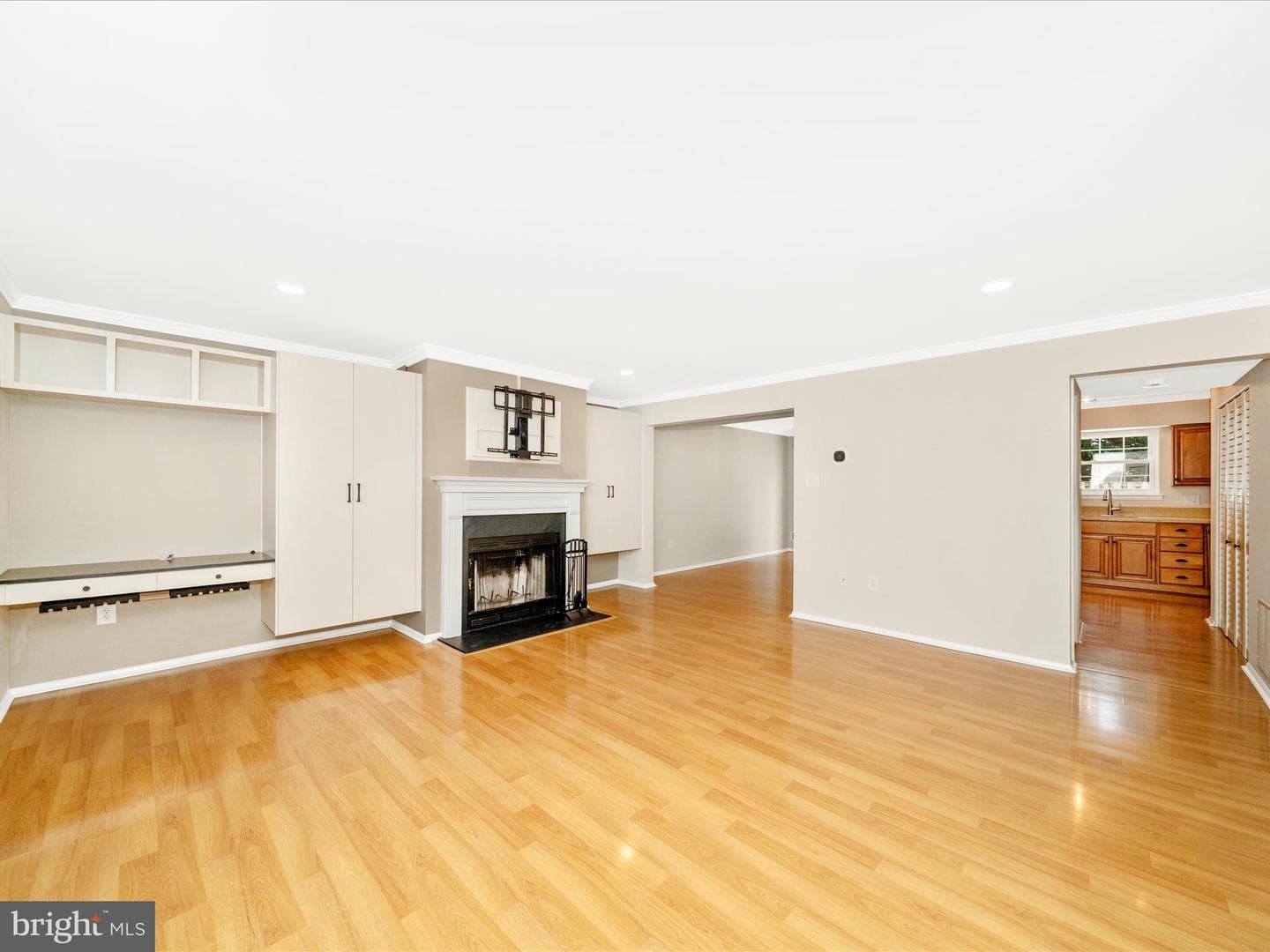 6915 Alex Court photo 9