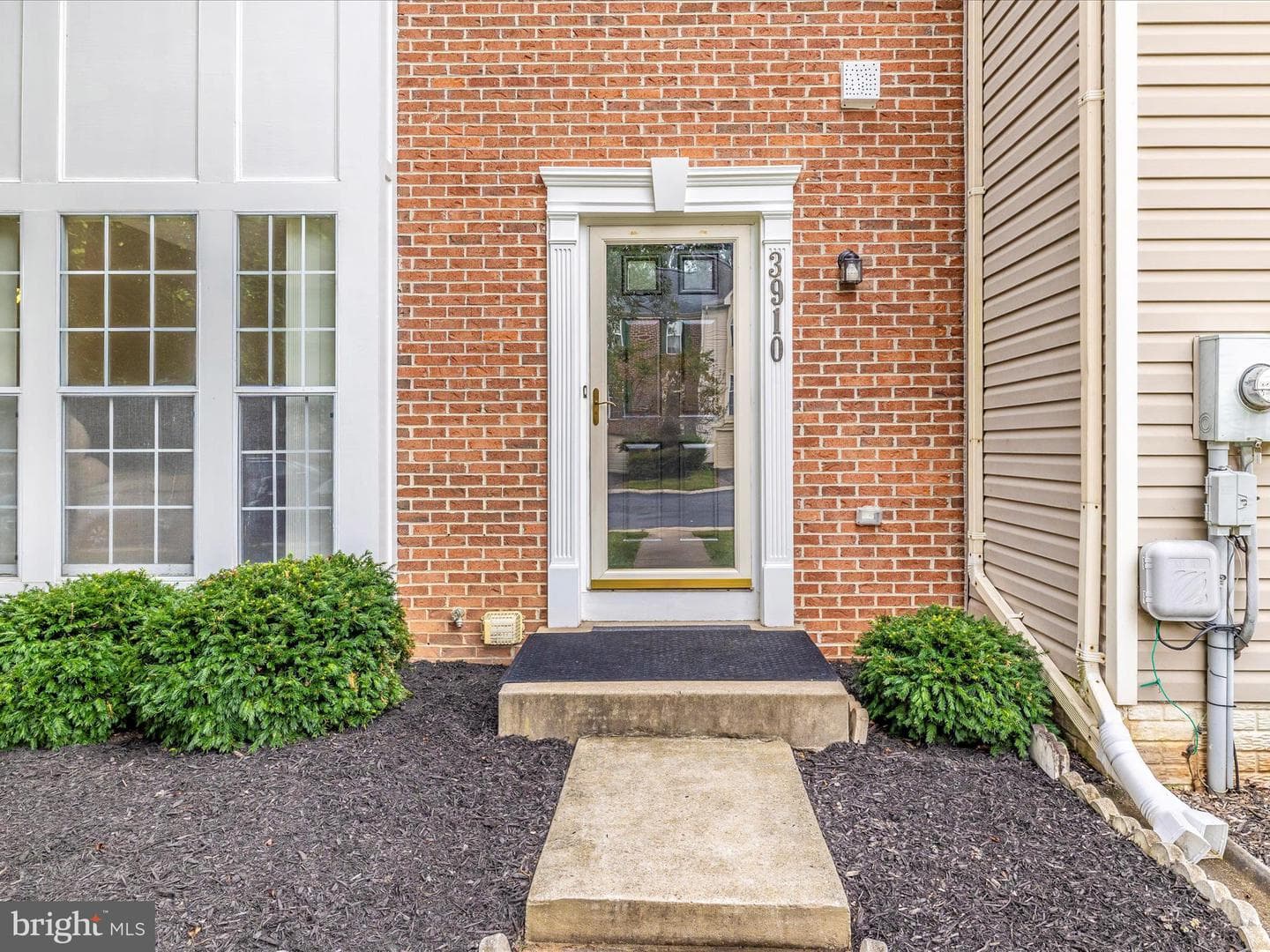 3910 Manheim Place photo 2