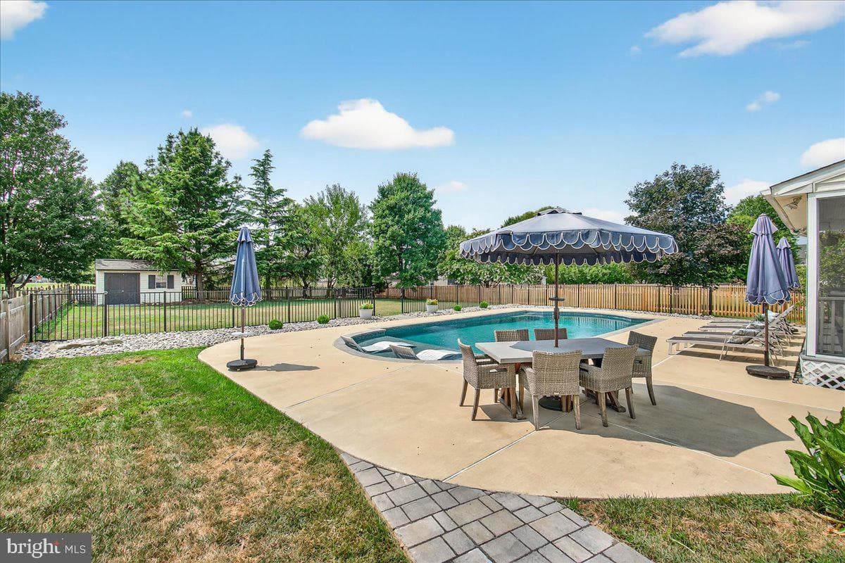 5798 Morland Drive N photo 9
