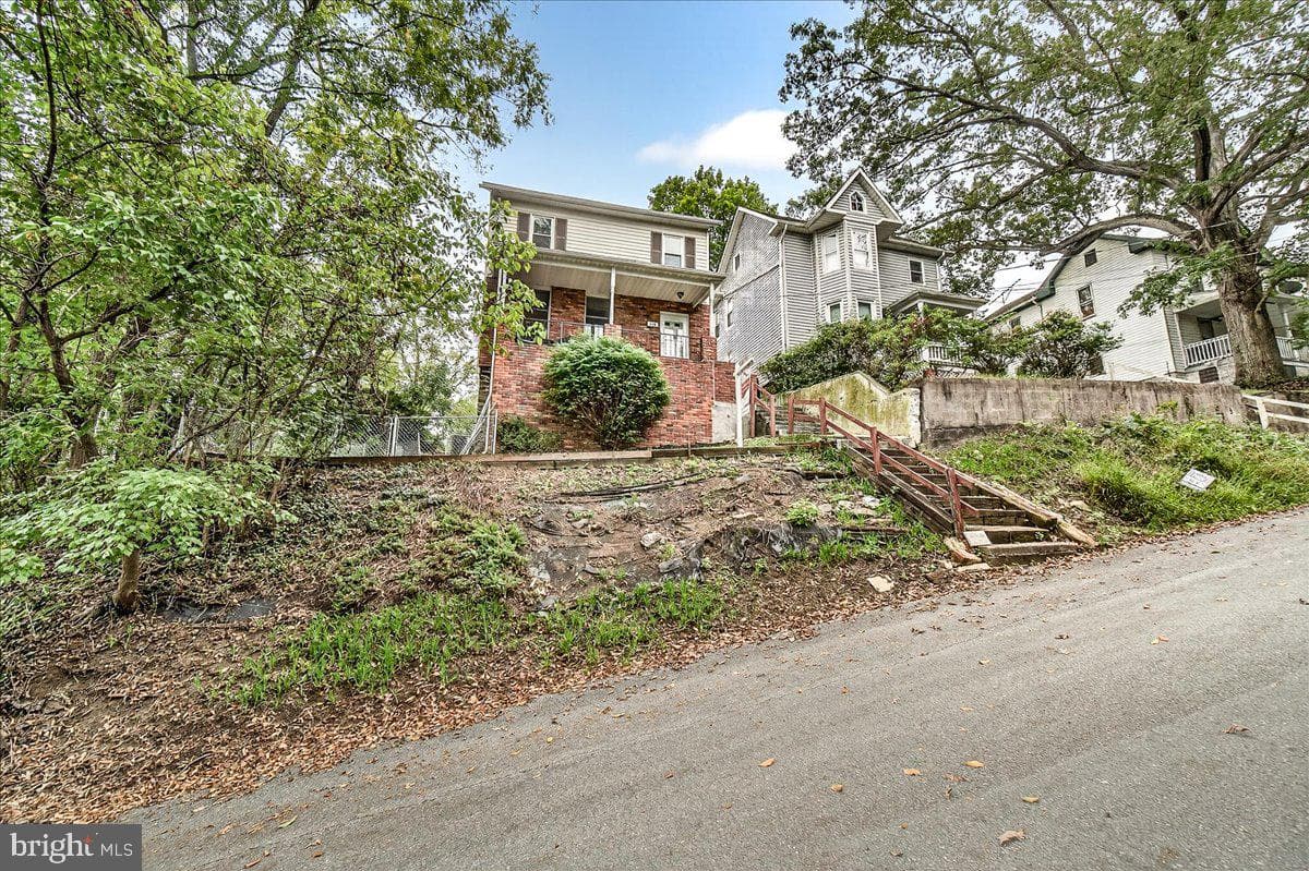 216 7th Avenue photo 2
