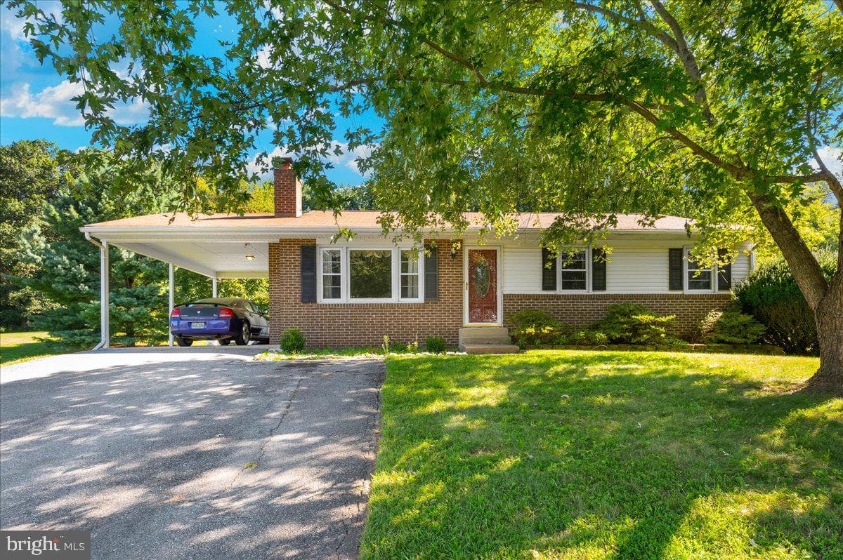 3917 Sugarloaf Drive photo 1