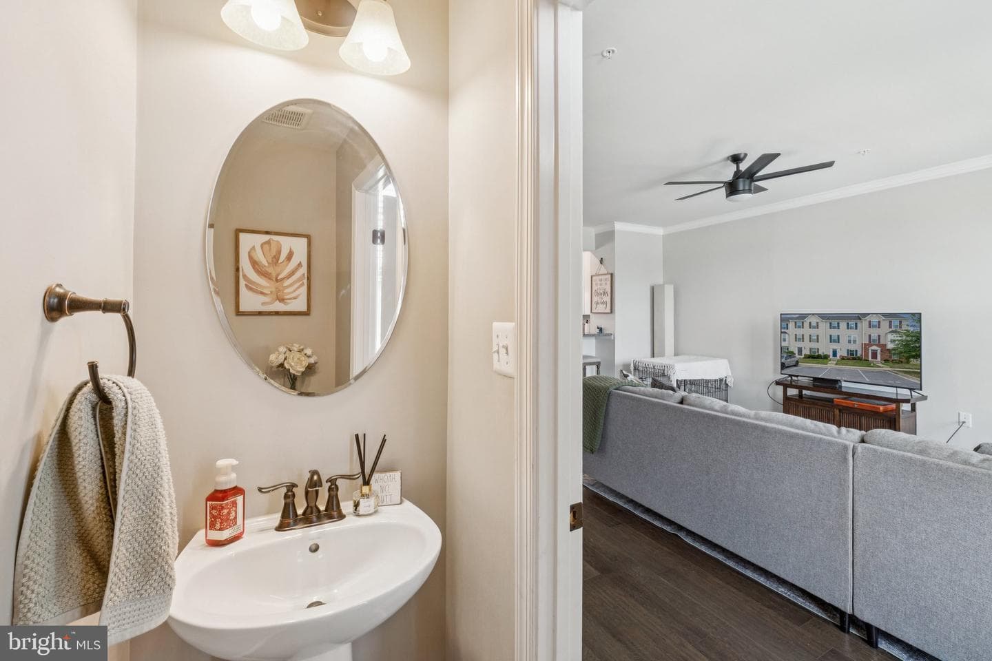 5766 Barts Way photo 9