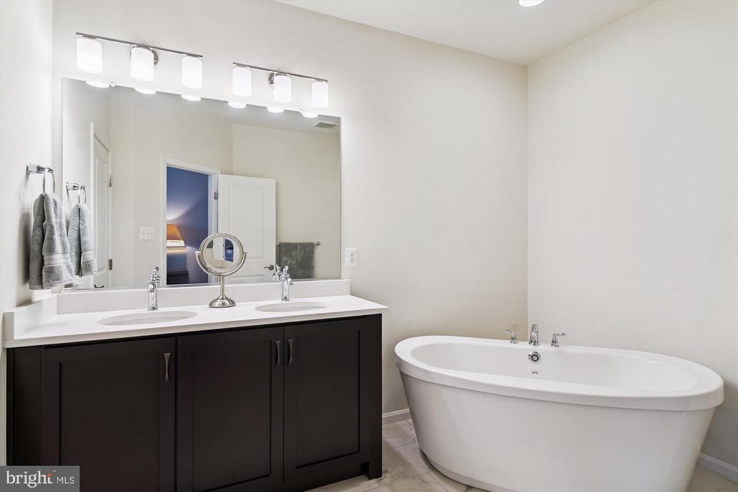 2548 Island Grove Boulevard photo 16