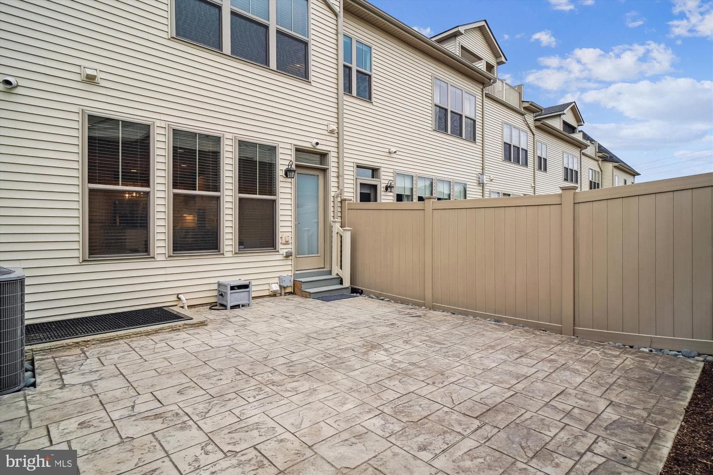 2548 Island Grove Boulevard photo 32