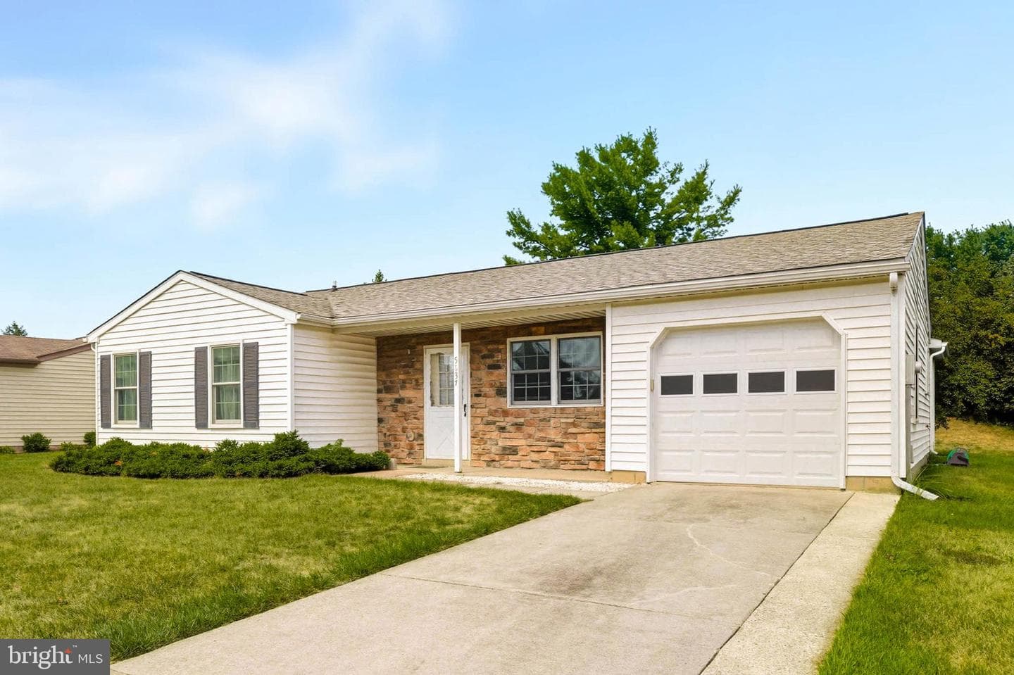 5637 Crabapple Drive photo 2