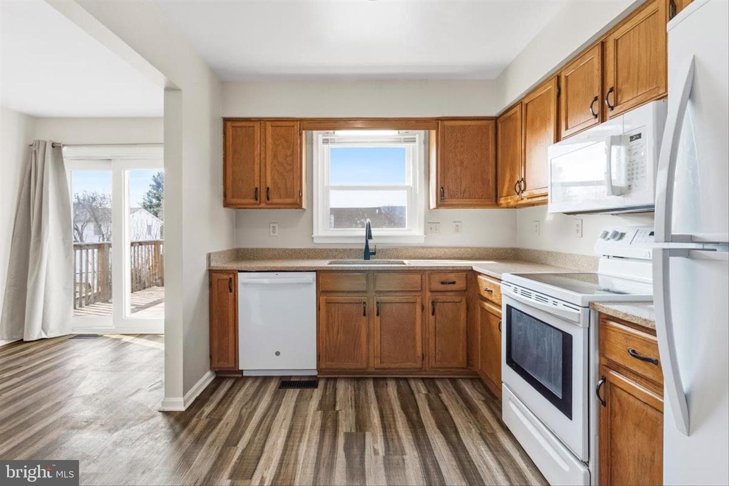103 E Hammaker Street photo 12
