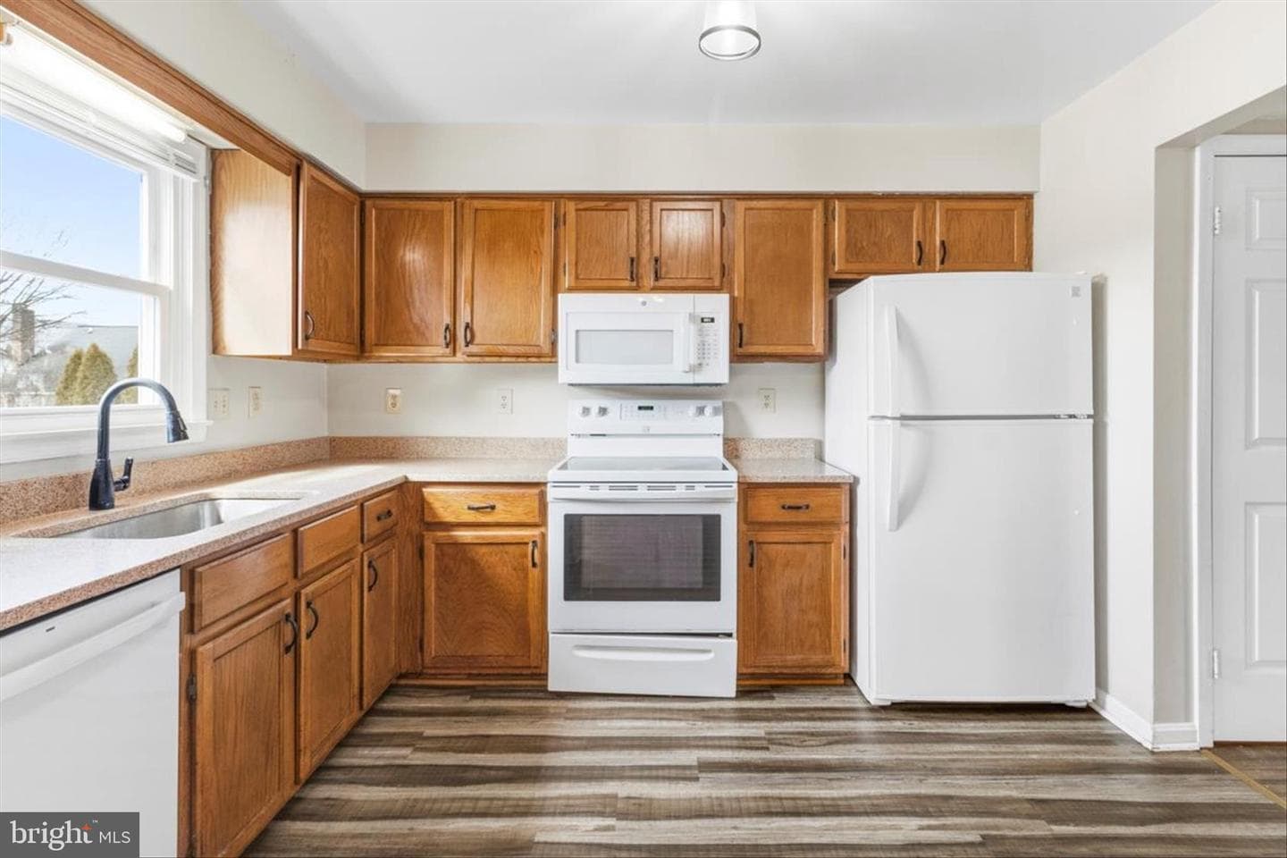 103 E Hammaker Street photo 13