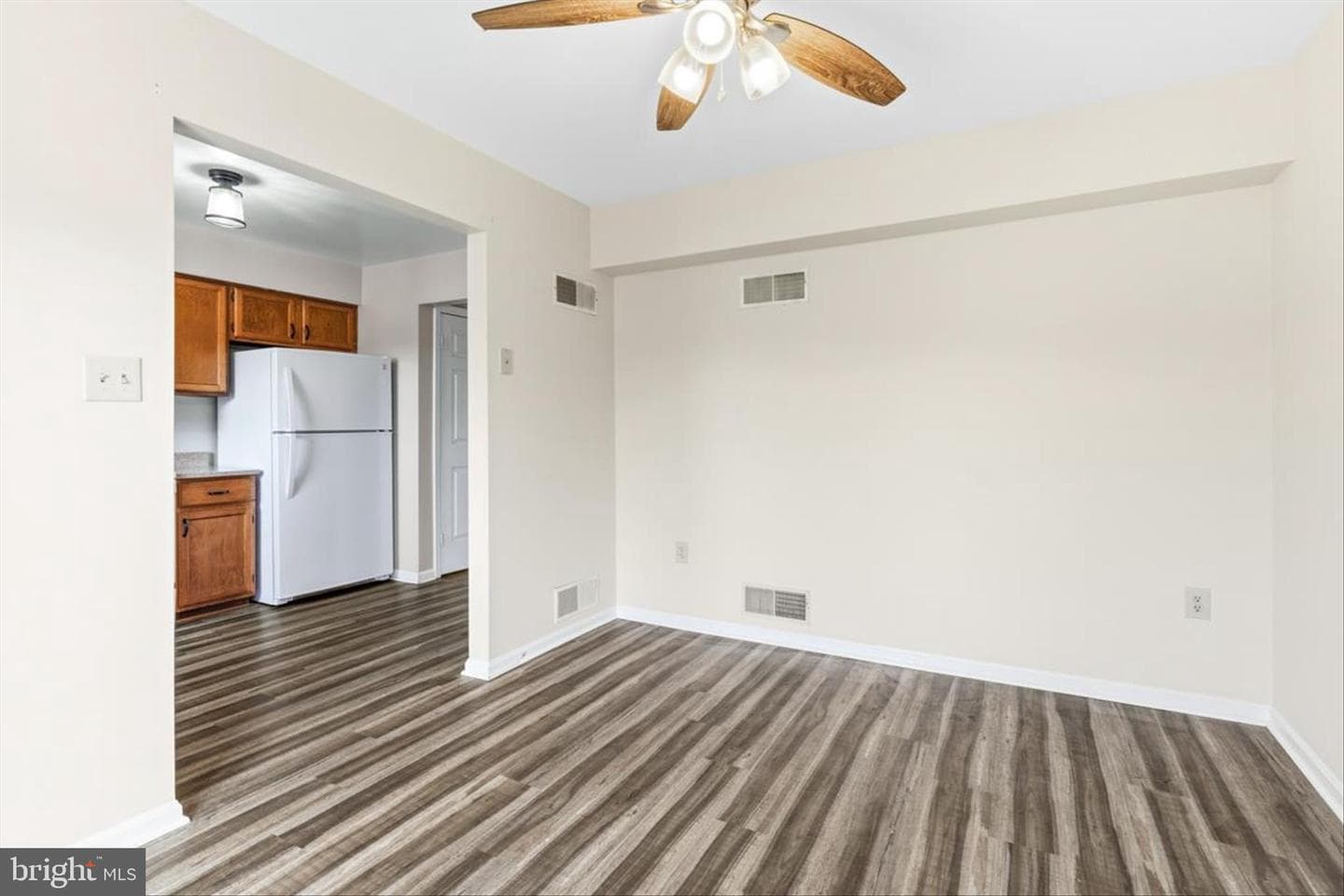 103 E Hammaker Street photo 17