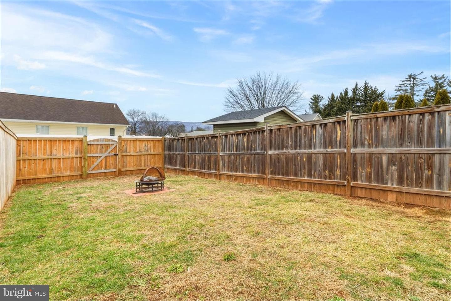 103 E Hammaker Street photo 39