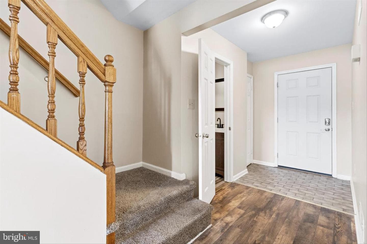 103 E Hammaker Street photo 5