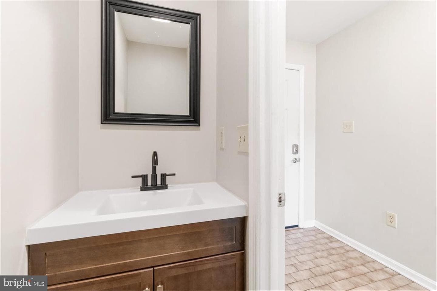 103 E Hammaker Street photo 6