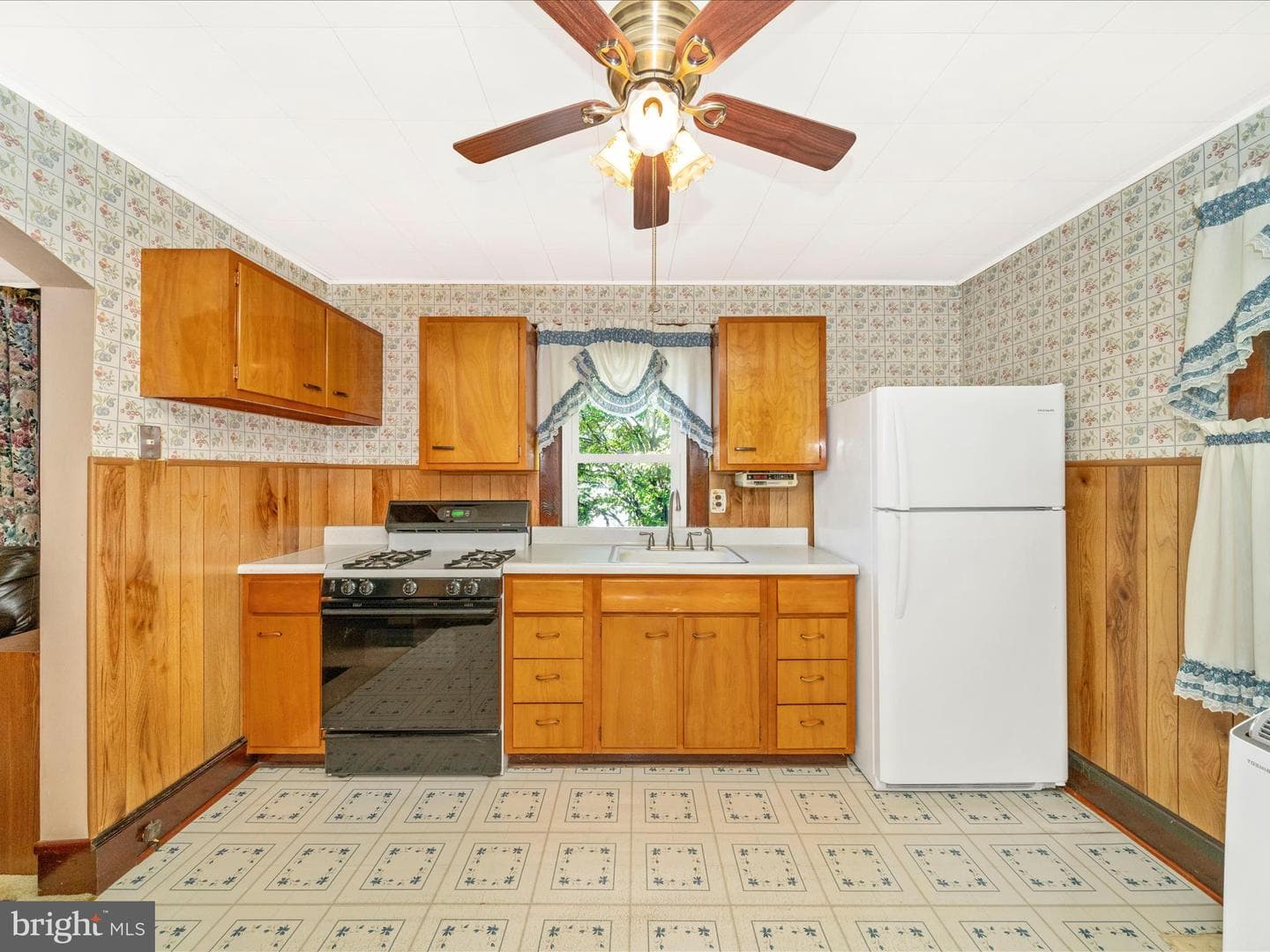 7 W B Street photo 10