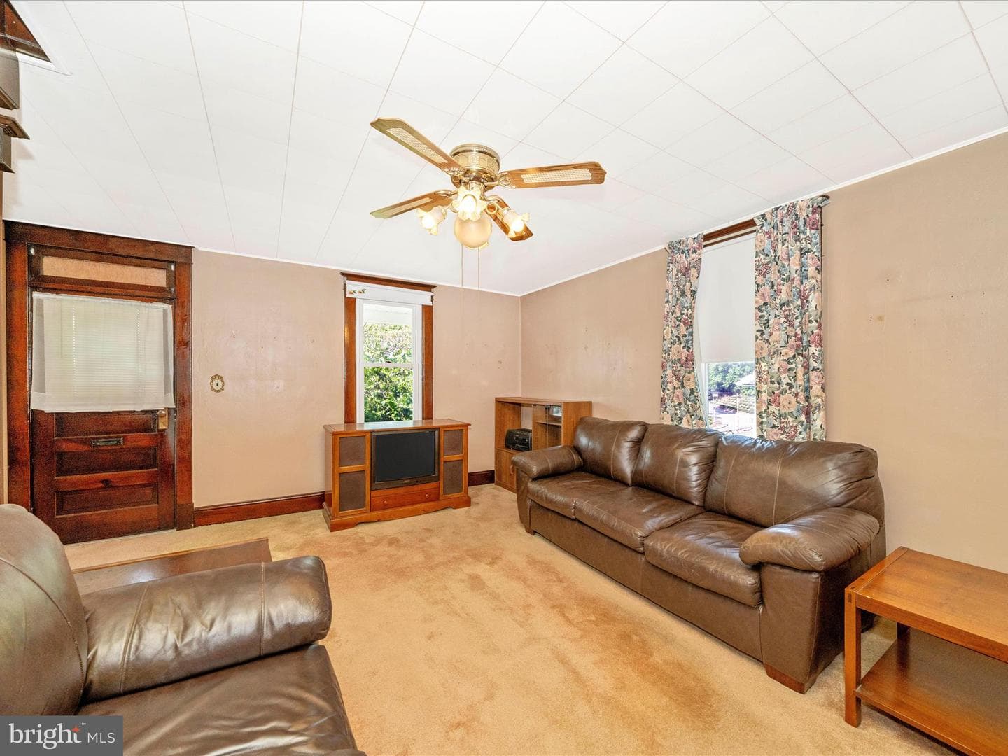 7 W B Street photo 22