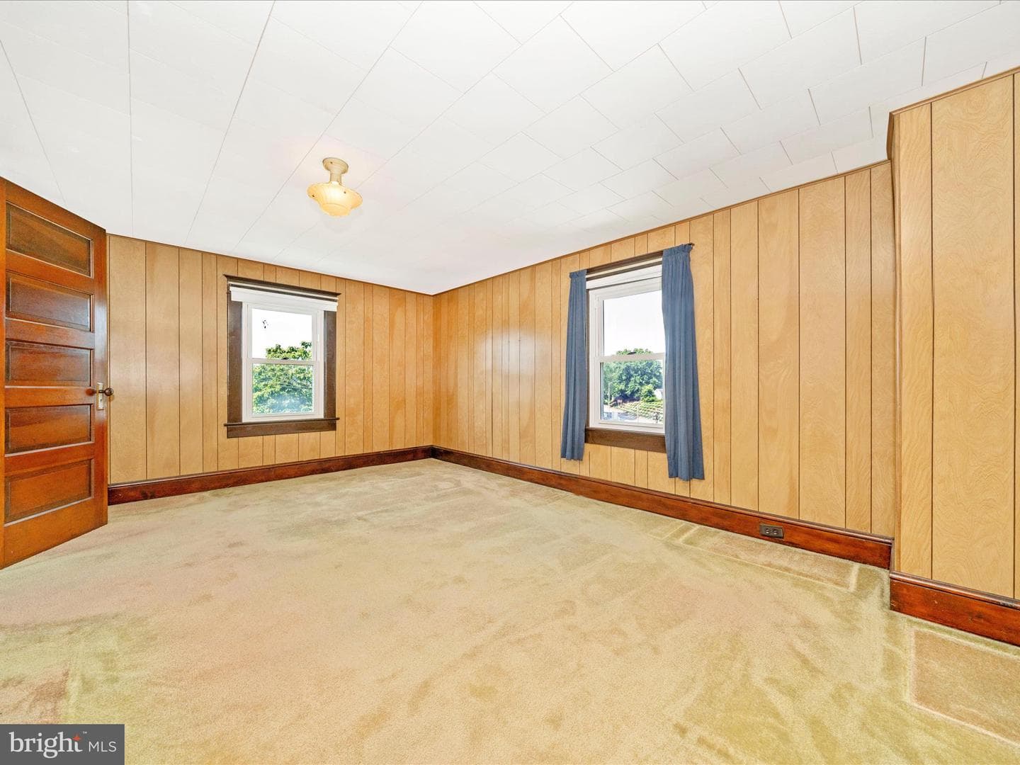 7 W B Street photo 35