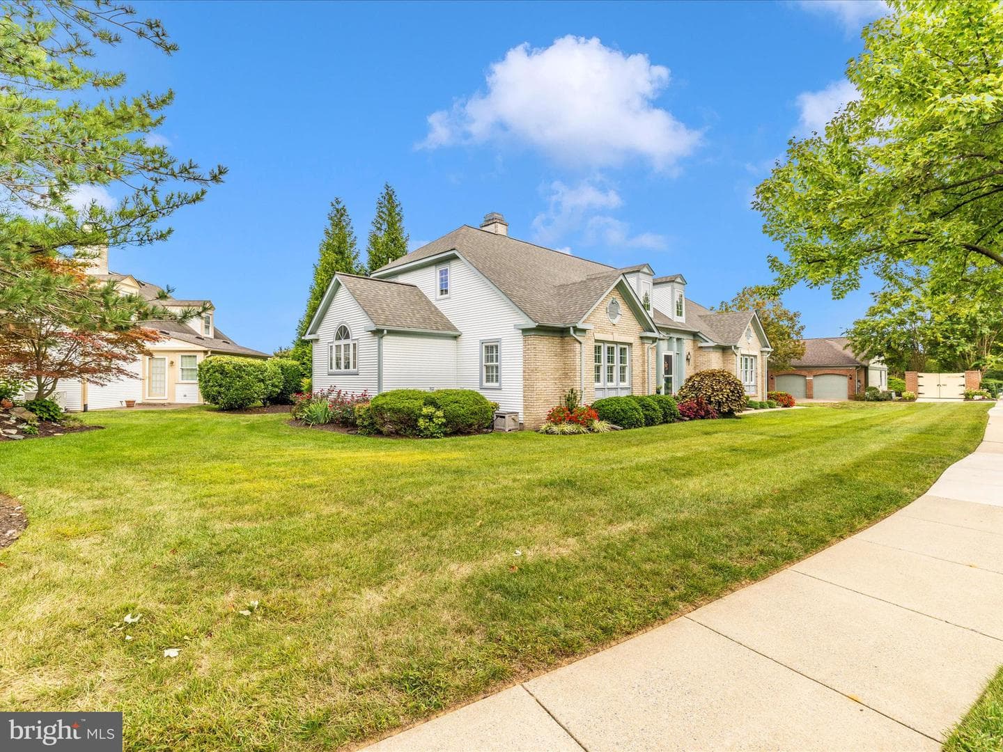 2462 Bear Den Road photo 4