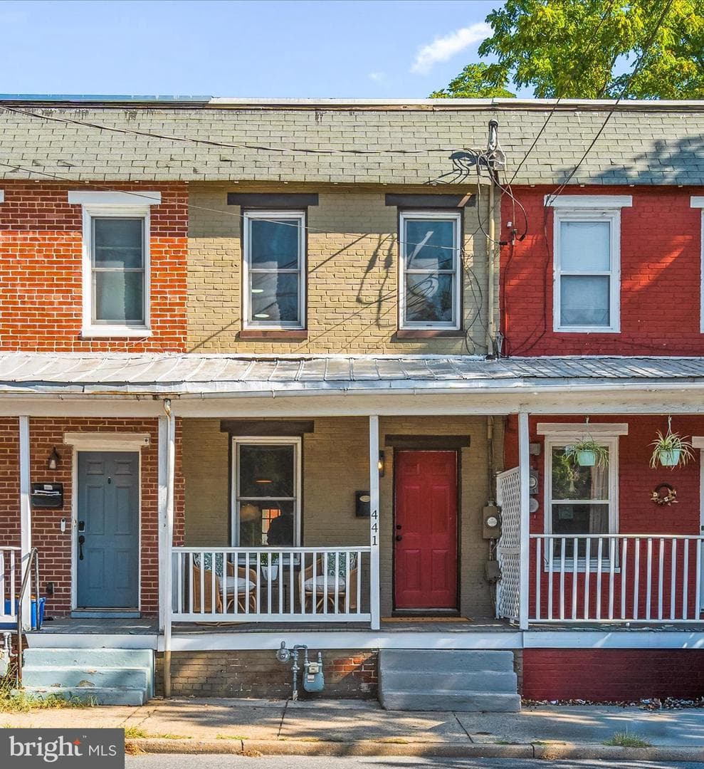 441 W South Street photo 1