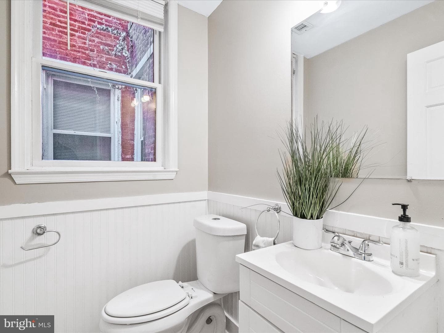 441 W South Street photo 8