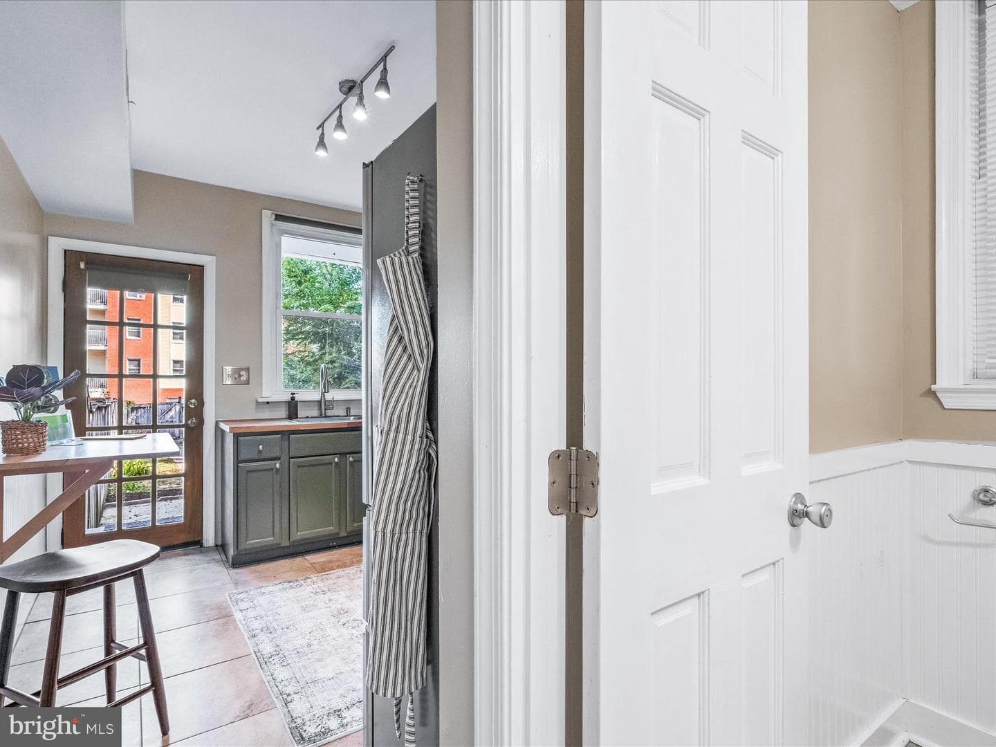 441 W South Street photo 9