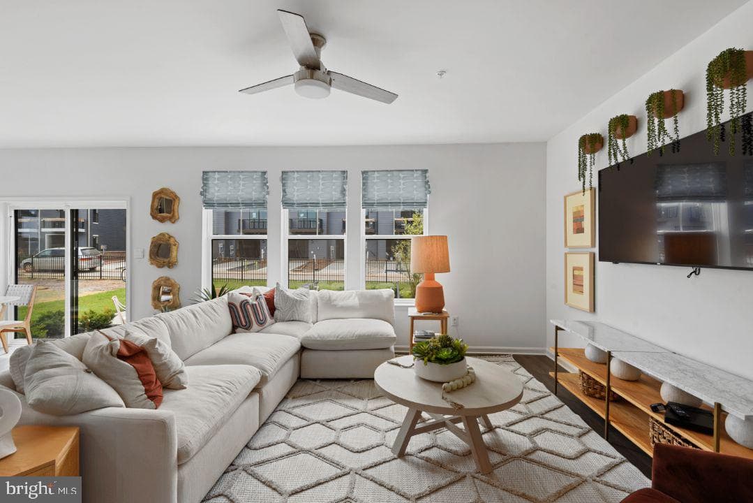 453 Ensemble Way photo 11