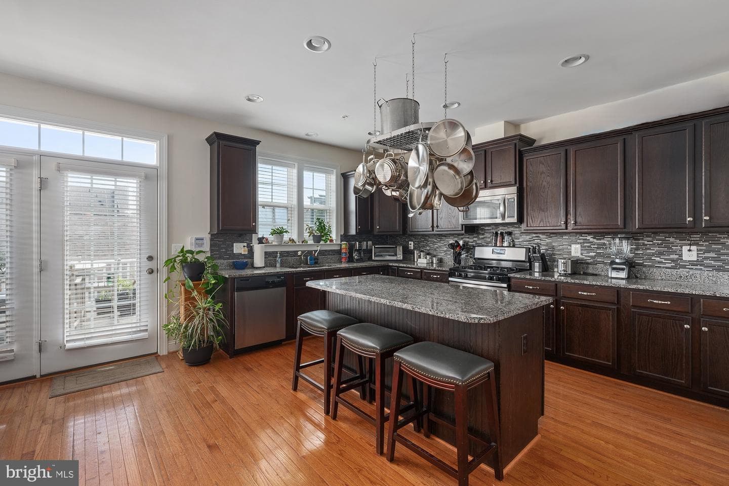 1410 Scheer Street photo 5
