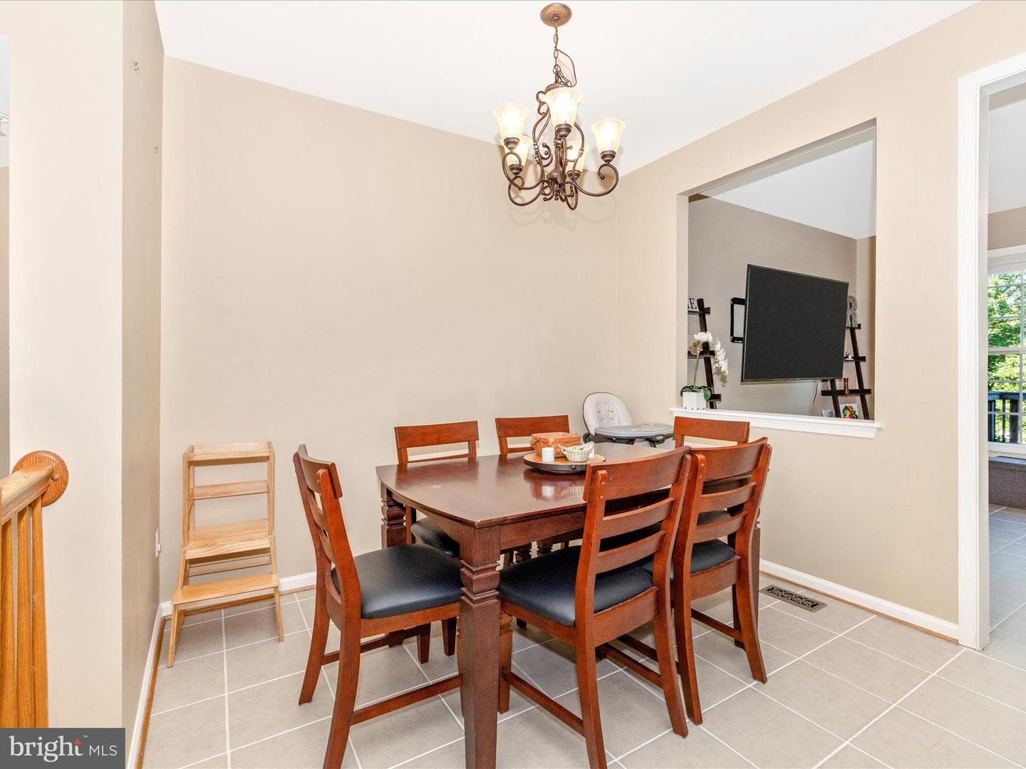 143 Fiona Way photo 11
