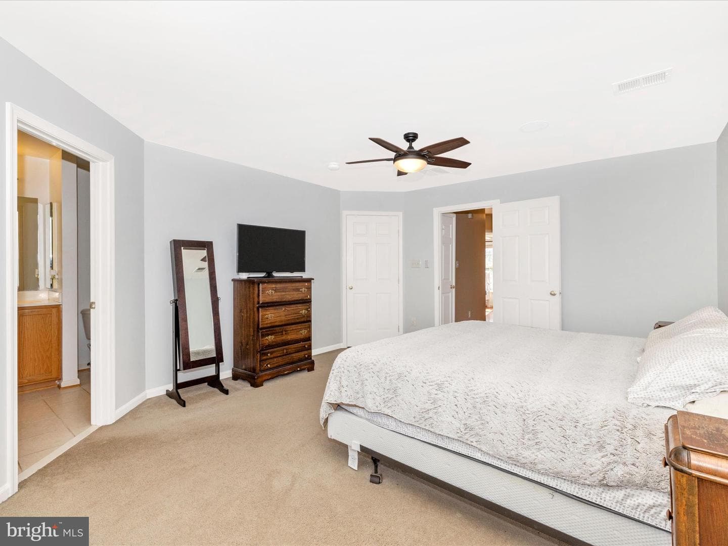 143 Fiona Way photo 19