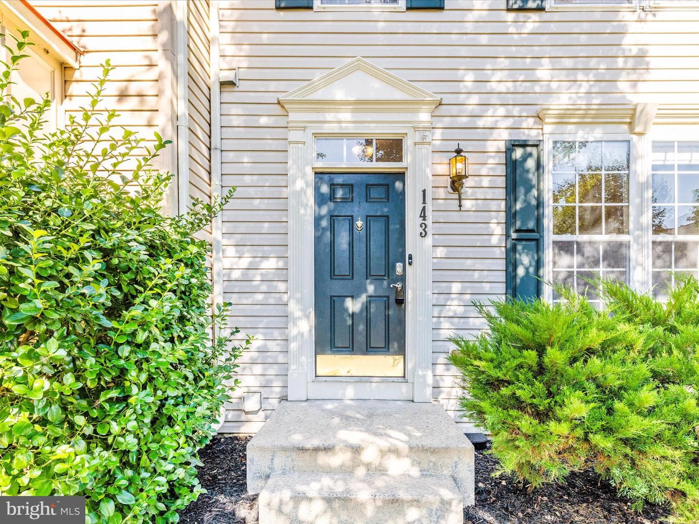 143 Fiona Way photo 2