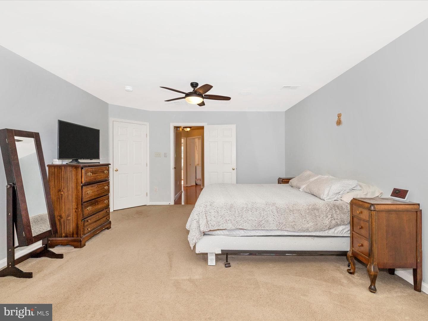 143 Fiona Way photo 20