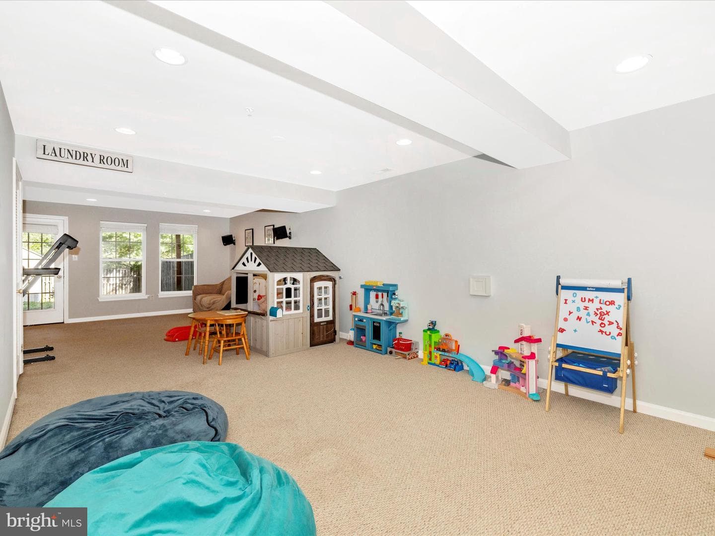 143 Fiona Way photo 26