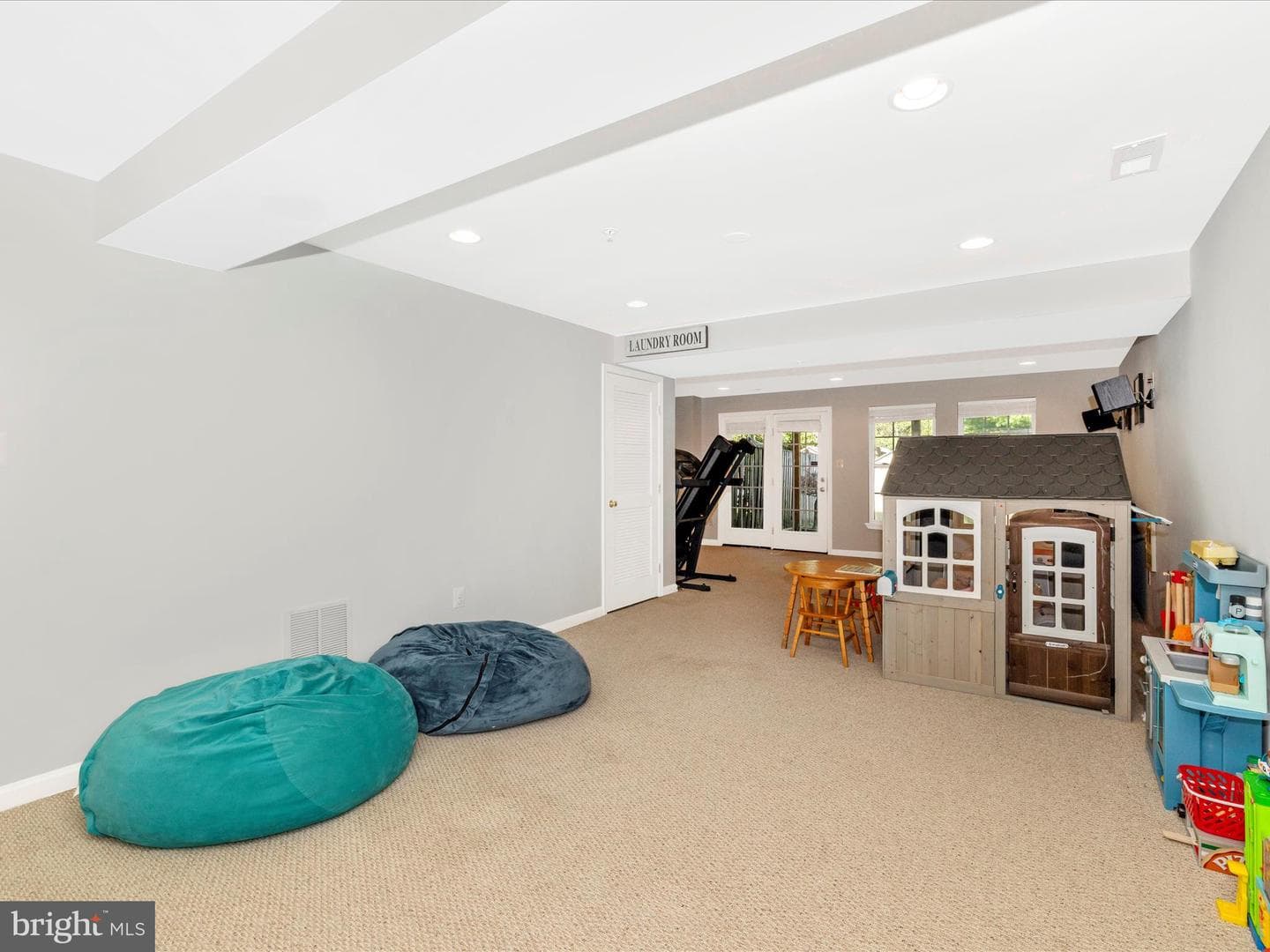 143 Fiona Way photo 27