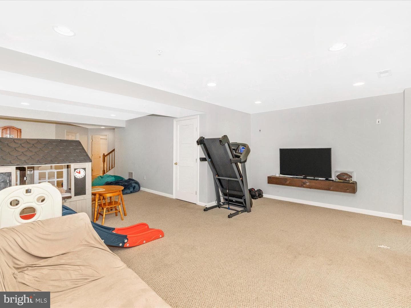 143 Fiona Way photo 29