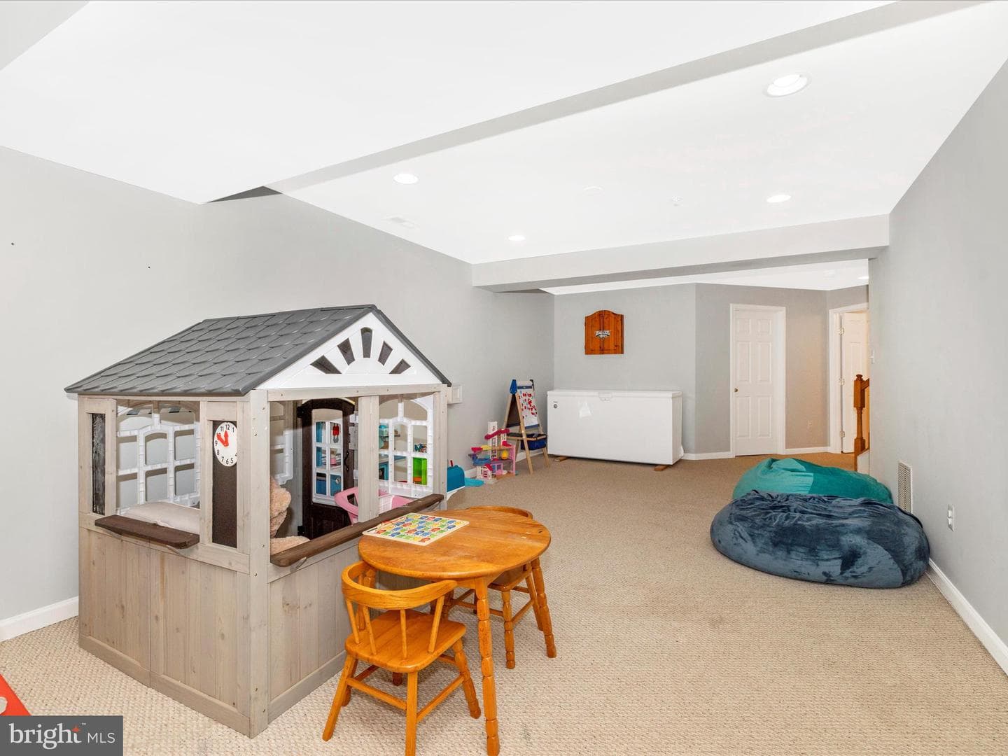 143 Fiona Way photo 30