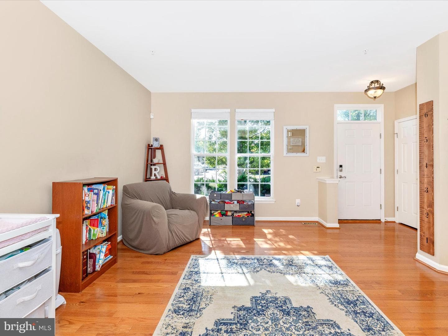143 Fiona Way photo 4