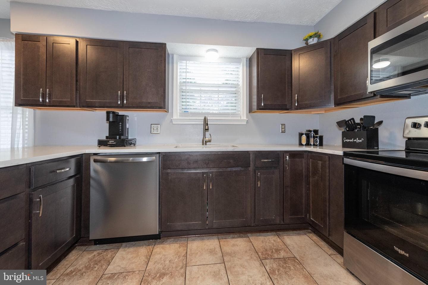 2174 Ambleside Court photo 6
