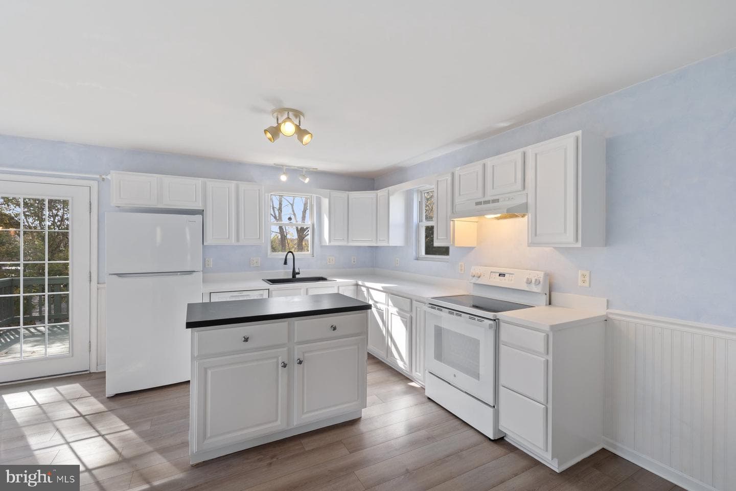 822 E B Street photo 10
