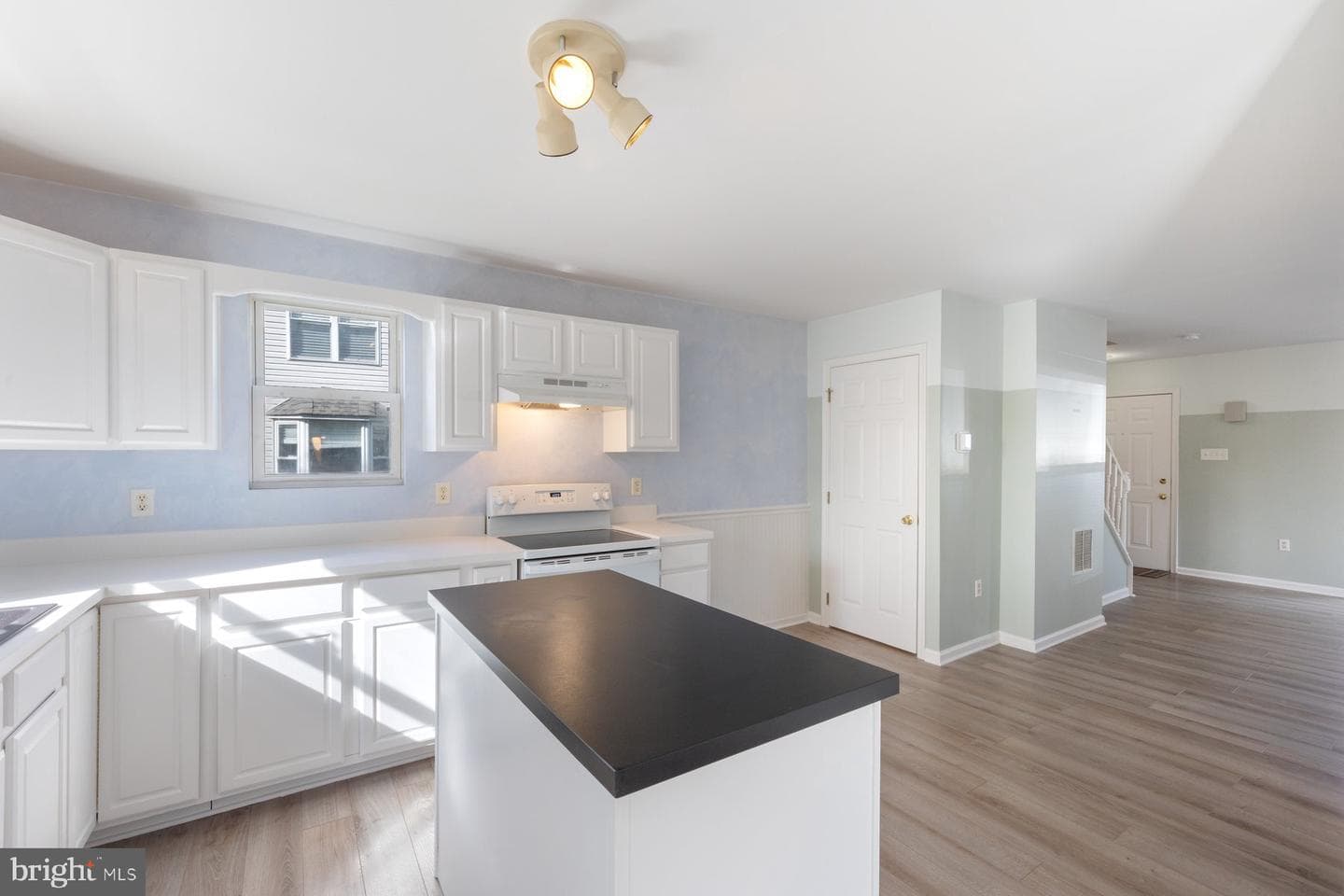 822 E B Street photo 11