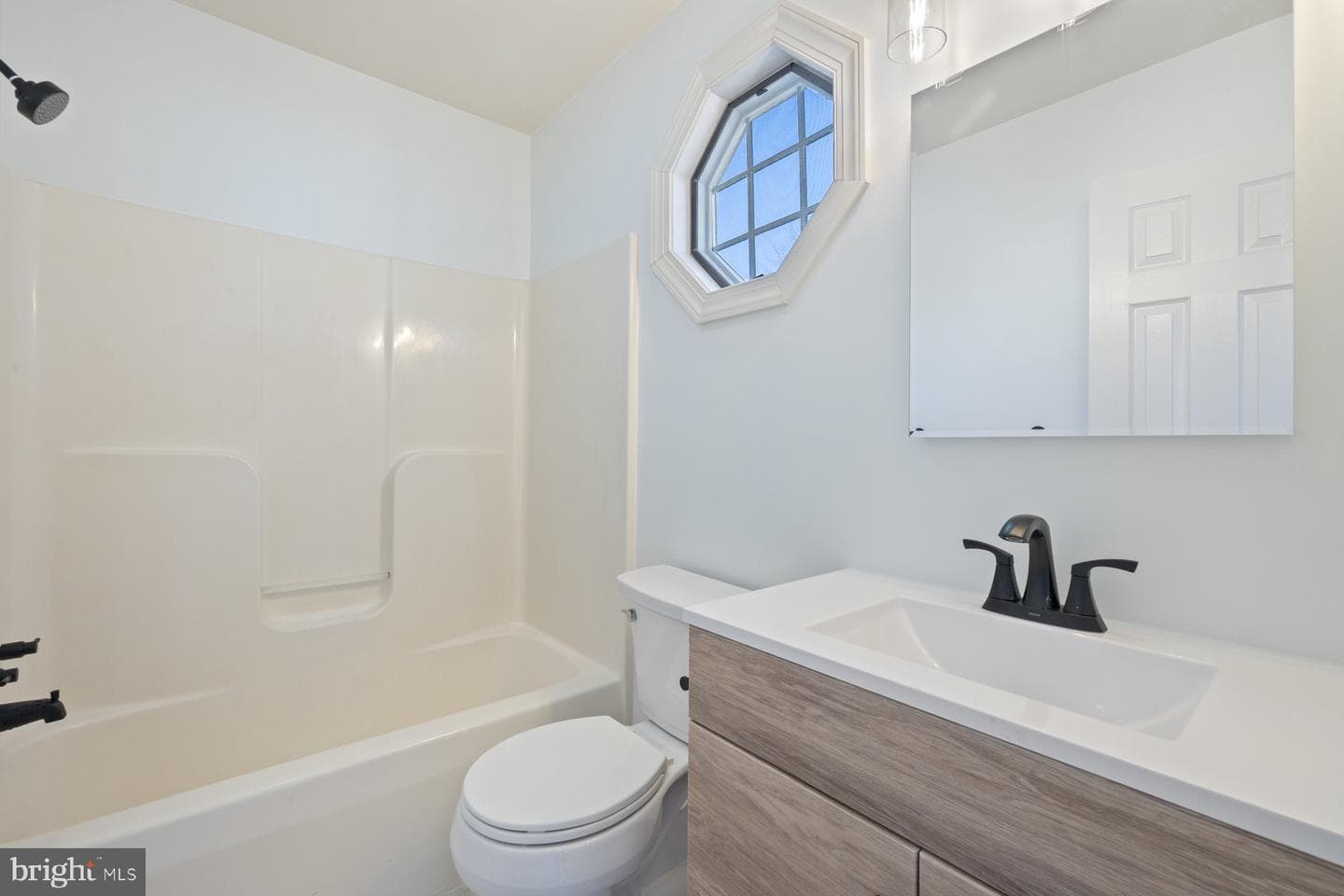 822 E B Street photo 29
