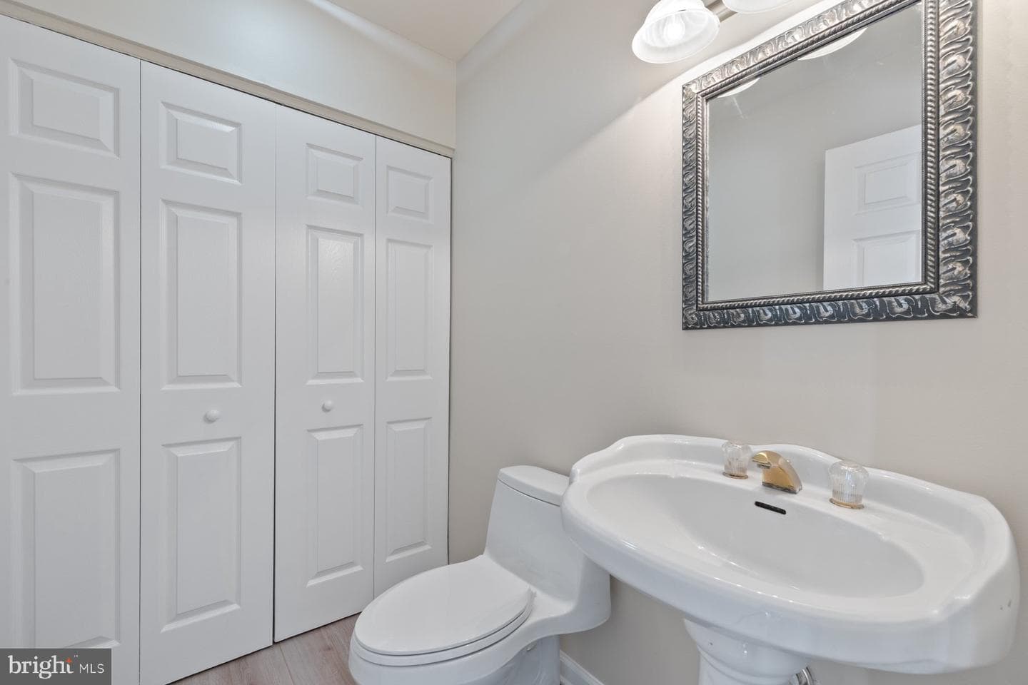 822 E B Street photo 31